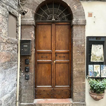 Апартаменты La Loggia Di Portica Residenza Storica Nel Centro Di Ассизи