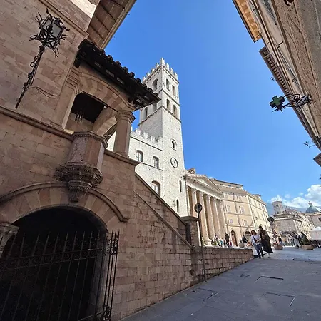 公寓 La Loggia Di Portica Residenza Storica Nel Centro Di 阿西西